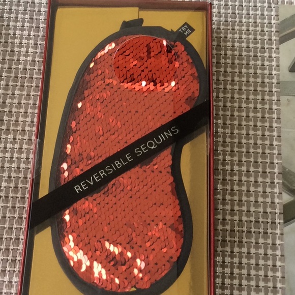 Accessories - 🧿NIB SEQUIN REVERSIBLE SEQUINS EYE MASK